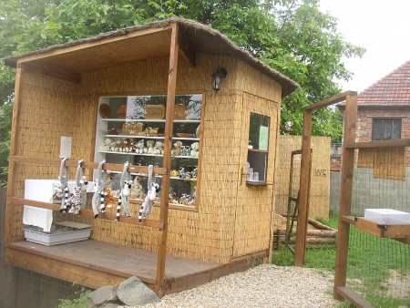 zoopark-zajezd-mala-rodinna-zoo-prodej-suvenyru-u-vychodu